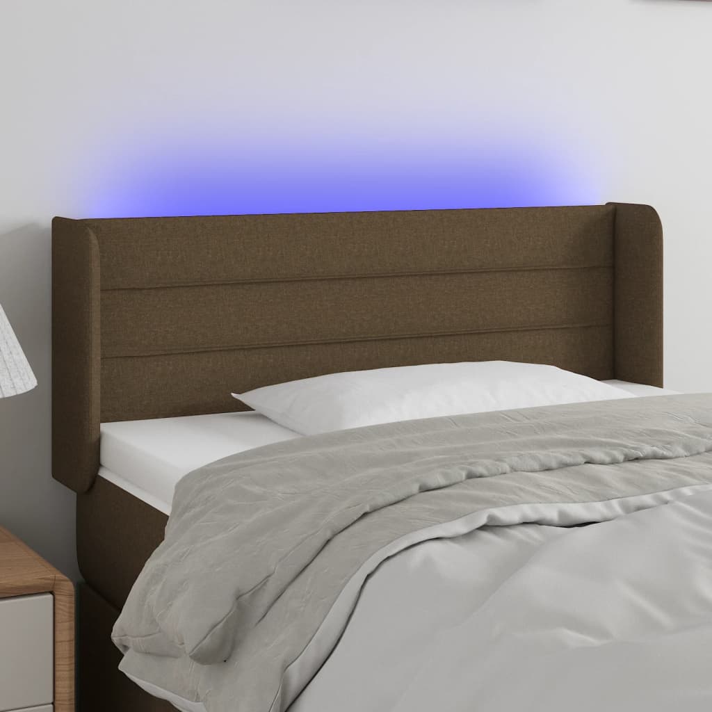 sengegavl med LED-lys 93x16x78/88 cm stof mørkebrun