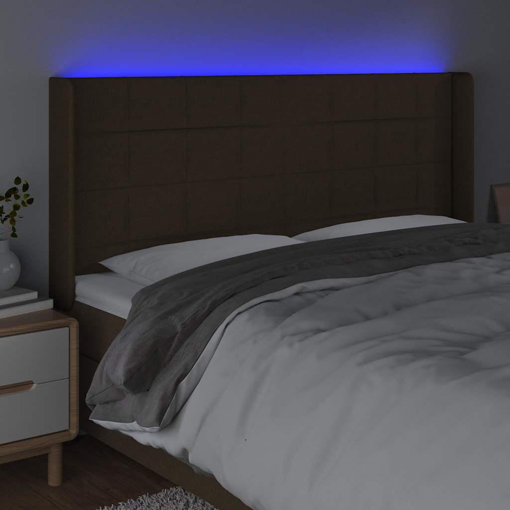 sengegavl med LED-lys 183x16x118/128 cm stof mørkebrun