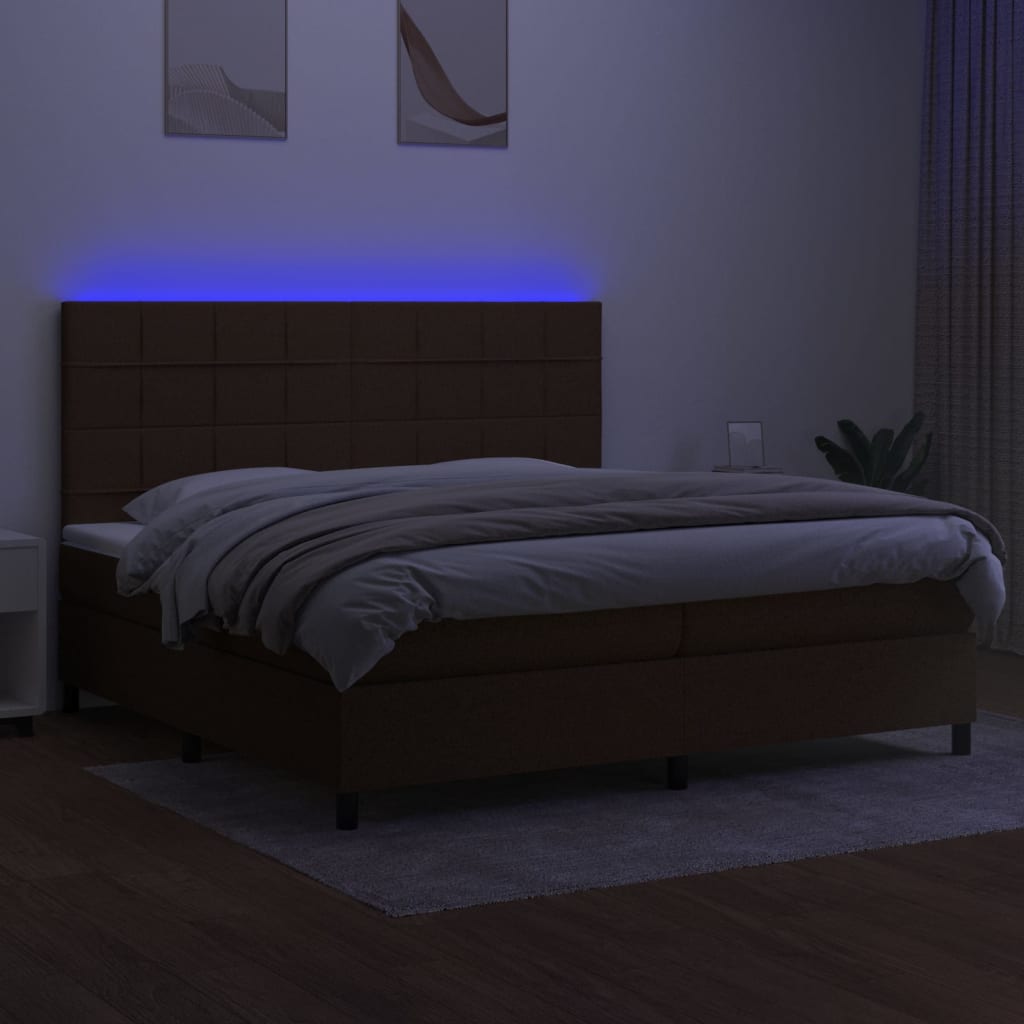 kontinentalseng med LED-lys 200x200 cm stof mørkebrun