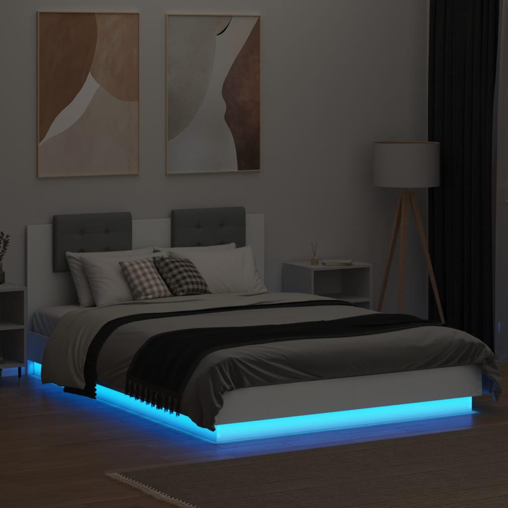 sengeramme med sengegavl og LED-lys 140x200 cm hvid