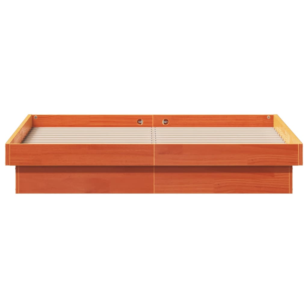sengeramme med LED-lys 140x200 cm massivt fyrretræ gyldenbrun