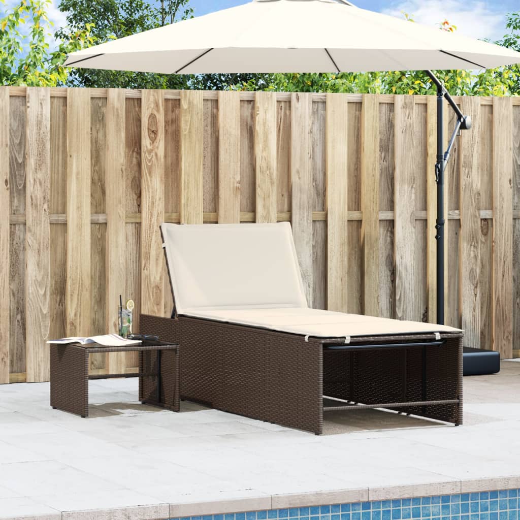 liggestole 2 stk. med bord brun polyrattan