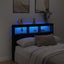 sengegavl med opbevaring og LED-lys 140x17x102 cm sort