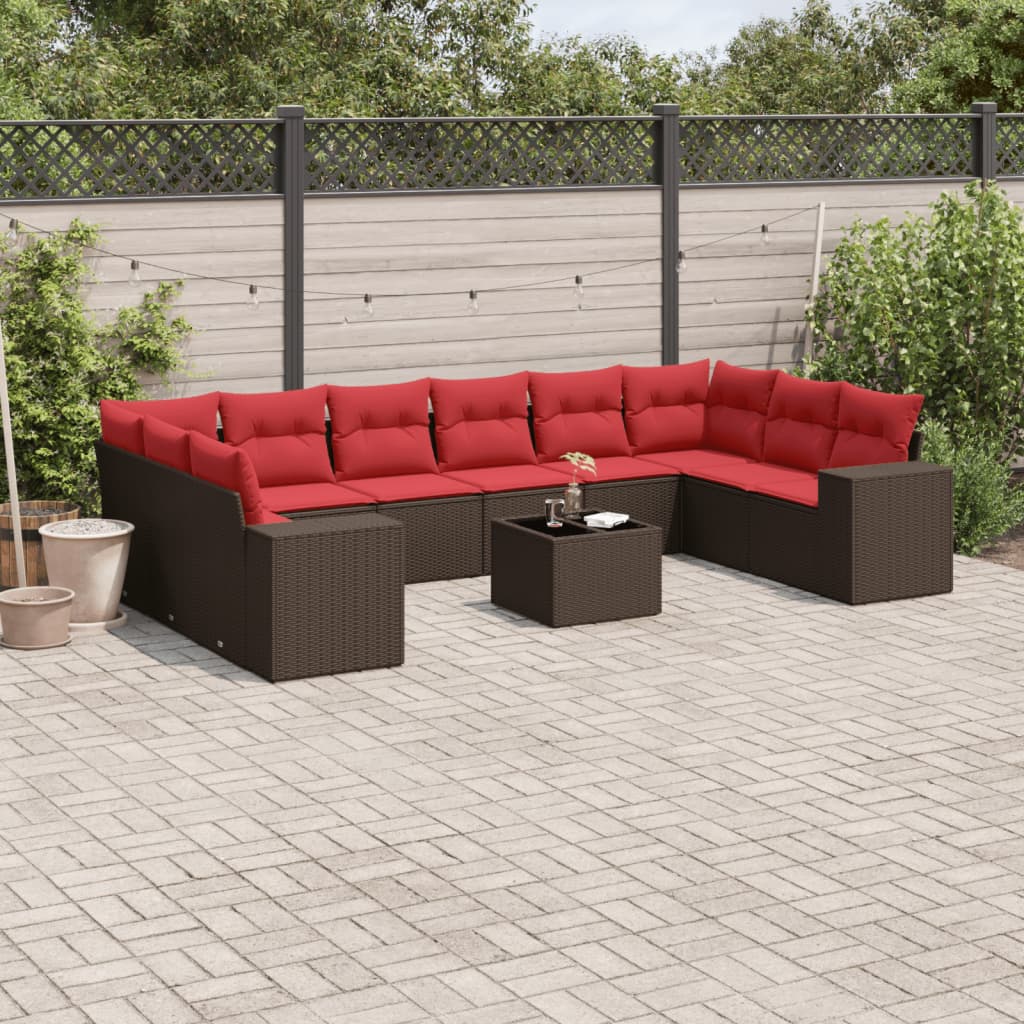 11-delt havesofasæt i brun polyrattan med beige hynder på en terrasse