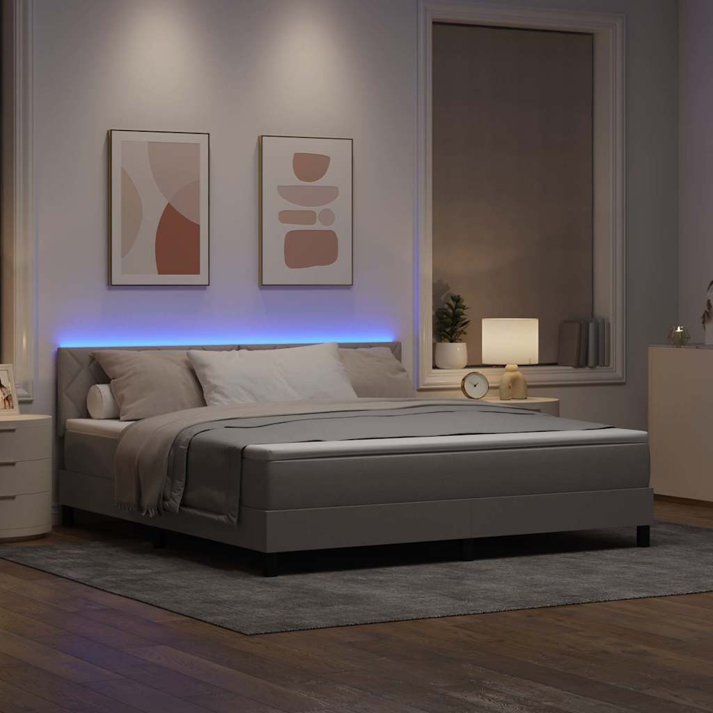 Box spring seng med LED-lysstrimler Gråbrun 180 x 200 cm Stof