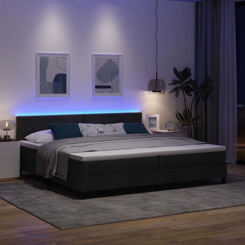 Box spring seng med LED-lysstrimler Sort 200 x 200 cm Stof
