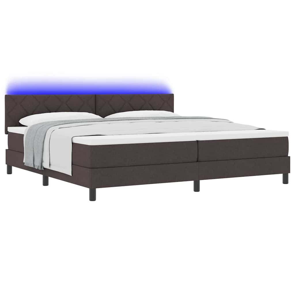 Box spring seng med LED-lysstrimler Mørk Brun 200 x 200 cm Stof