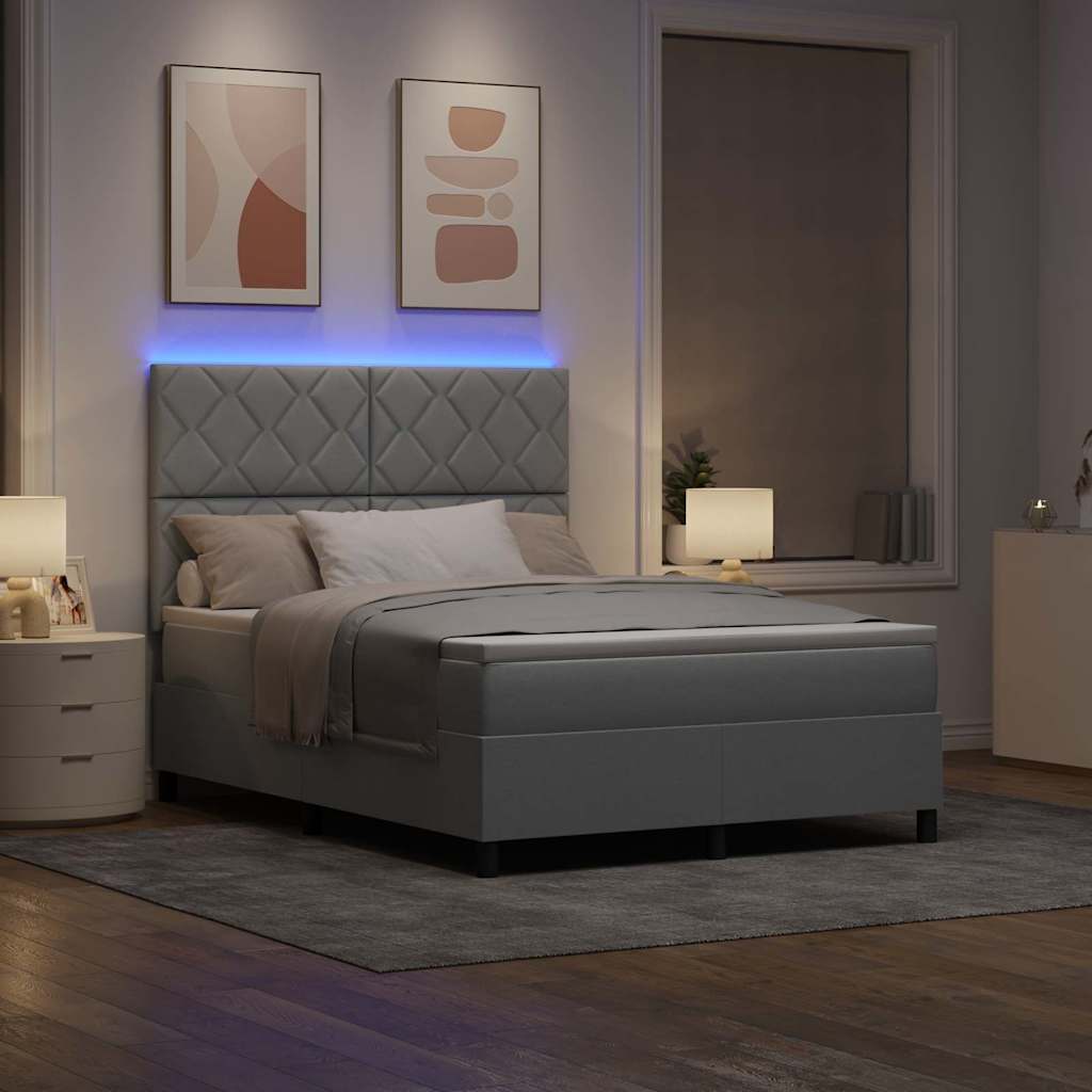 Box spring seng med LED-lysstrimler Lysegrå 140 x 200 cm Stof