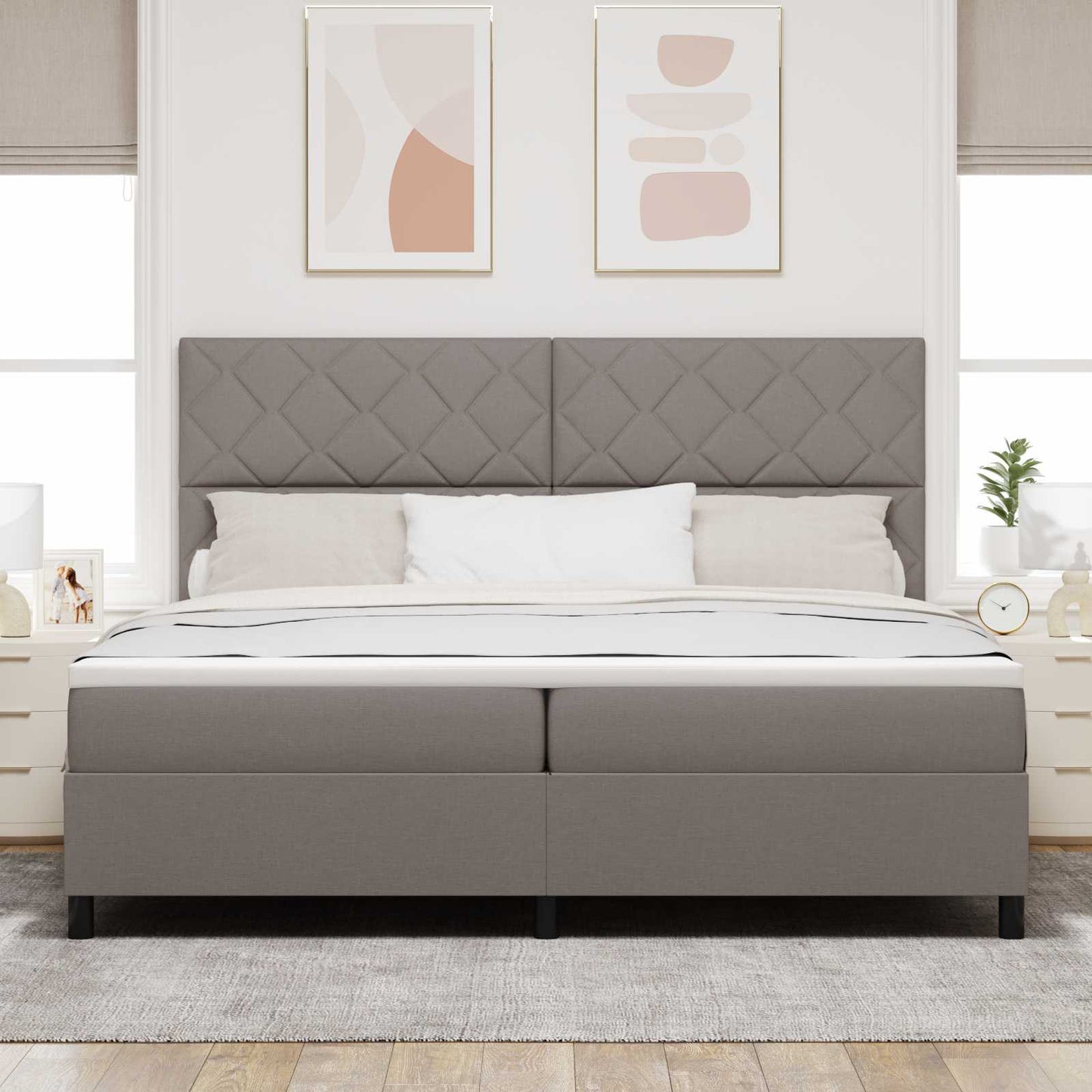 Box spring seng med LED-lysstrimler Gråbrun 200 x 200 cm Stof