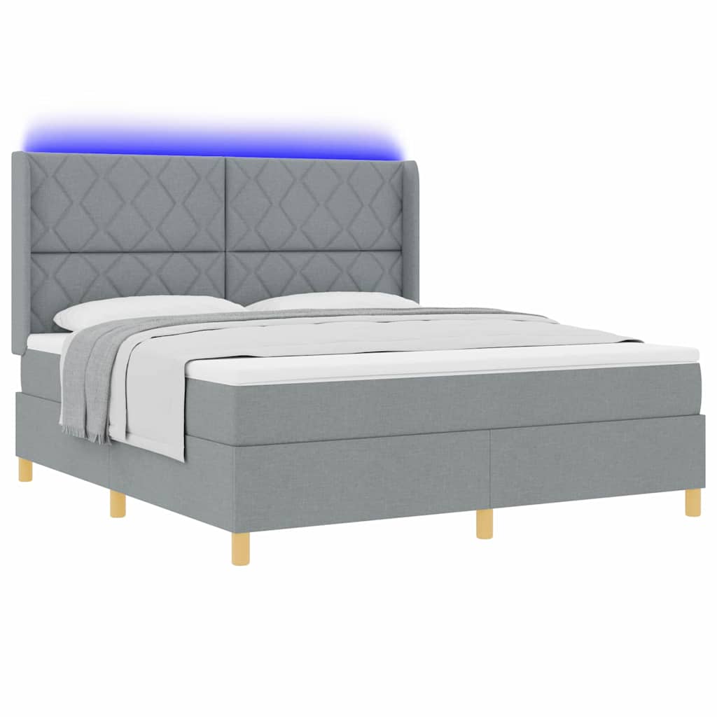 Box spring seng med LED-lysstrimler Lysegrå 180 x 200 cm Stof