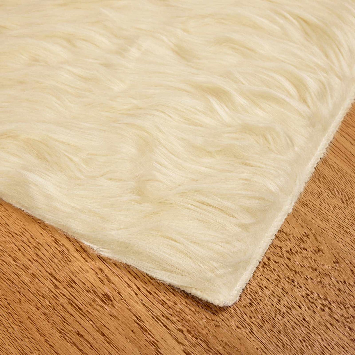 Fuskobbel lammeskindstæppe TAFALLA Cremefarvet 240 x 240 cm