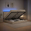 Ottoman seng med madras og LED Cremefarvet 200 x 200 cm Stof